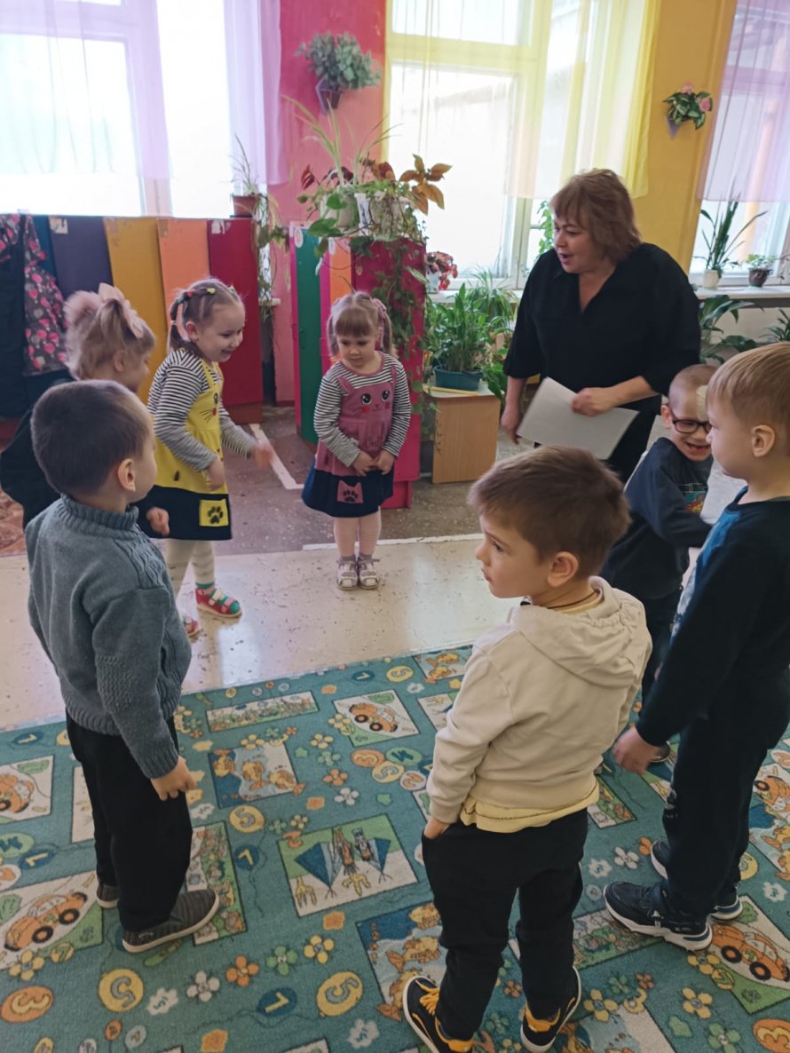 Спортивно-игровая программа «Дружно, весело играя, мы здоровье поправляем»