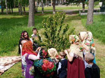 Развлекательная программа «Троицкие хороводы»