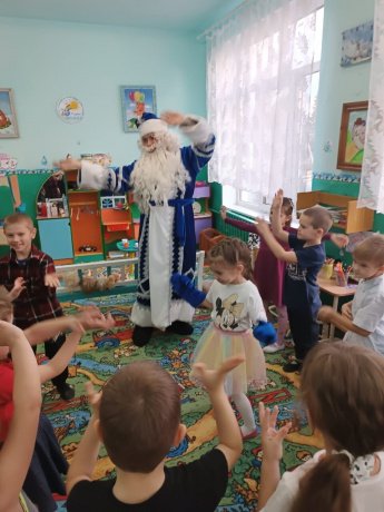 Праздничная программа «День рождения Деда Мороза»