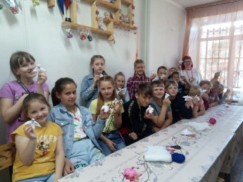 "Кто в куклы не играл, тот счастья не видал"