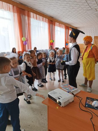 Праздничная программа «В школьном царстве, в весёлом государстве»