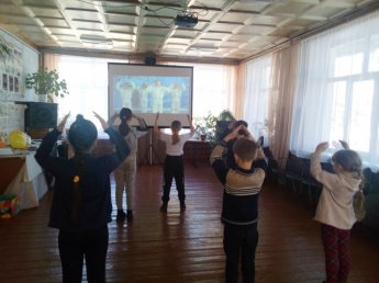 Познавательная игровая программа «В космос всем открыта дверь – свои знания проверь!»