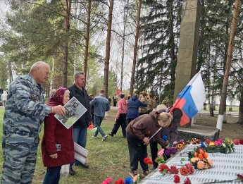 Торжественная церемония возложения цветов "Подвиг народа бессмертен"
