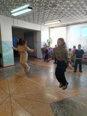 Спортивная эстафета «Сильный, ловкий, озорной»