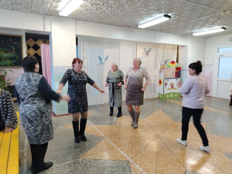 Тематическая программа «Вспомним любимые песни»