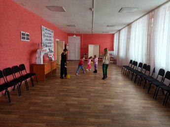 Эстафета "Ловушки-перебежки"