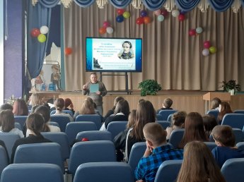 Познавательный час «Великий сын России»