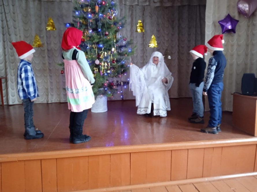 Театрализованное представление "В гостях у Снежной королевы"