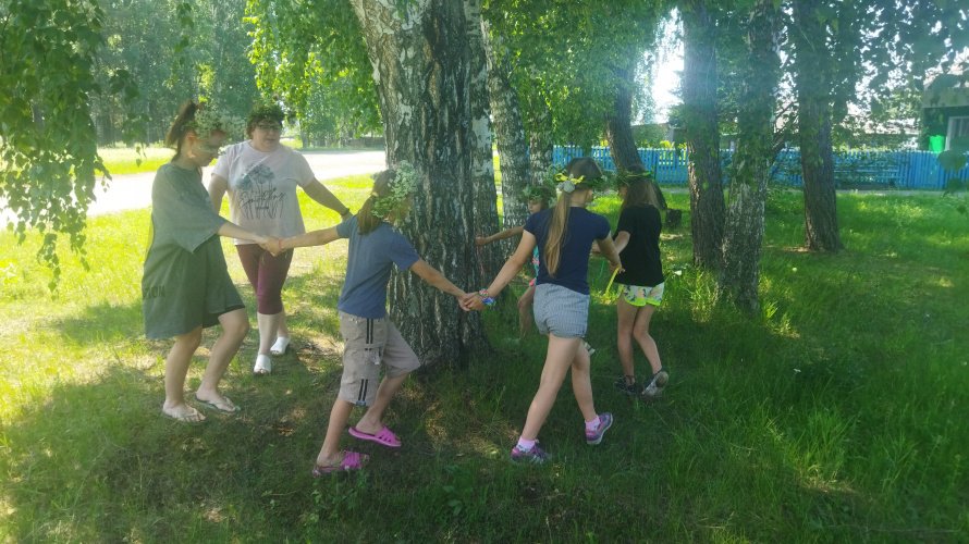 Познавательно-игровая программа «На Ивана, на Купалу солнце весело играло»