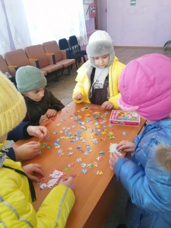 Час настольных игр «Собери пазл»