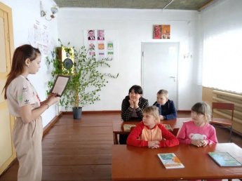 Патриотический час "Войной изломленное детство"