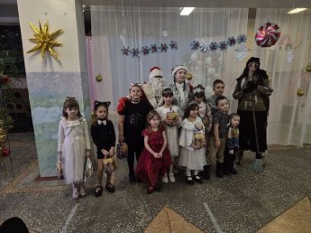 Праздничная программа «В гостях у Деда Мороза»