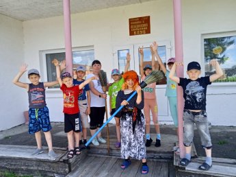 Игровая программа "Весёлая метла"