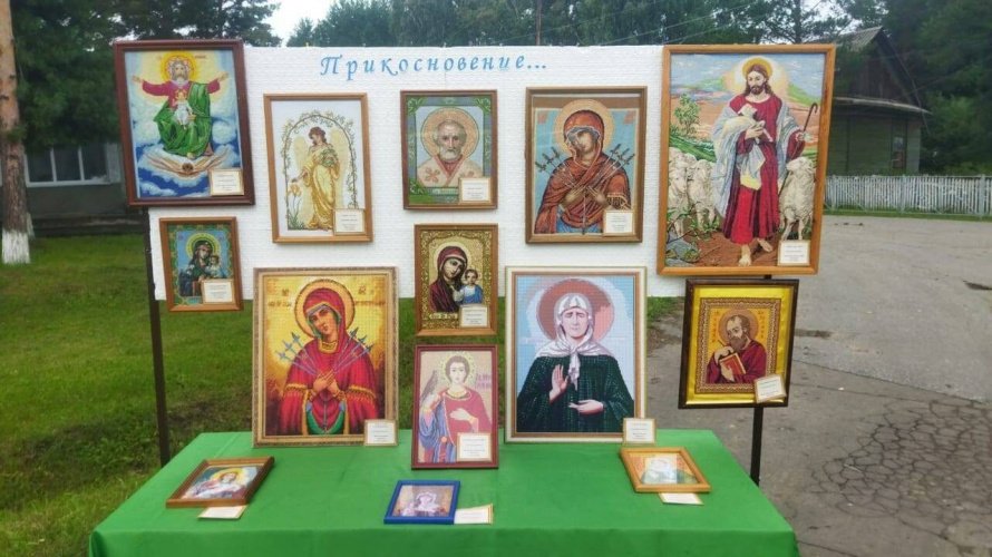 Выставка вышитых икон «Прикосновение...»