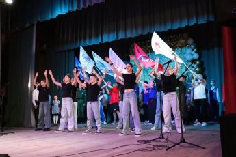 Праздничная программа «Школа сквозь десятилетия»