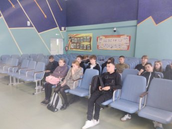 Познавательный час «Калашников - человек-легенда»