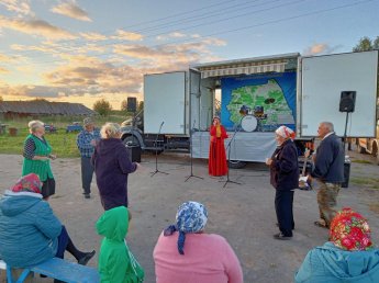 Концертная программа "Кружится листик золотой..."