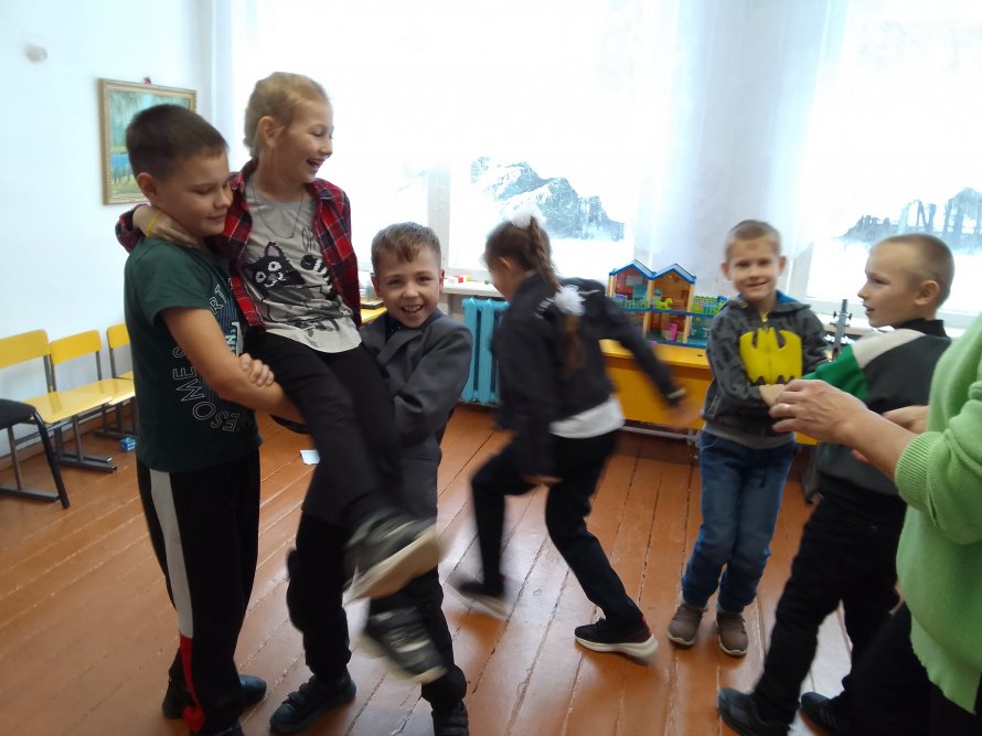 Познавательный час «Привет от Незнайки» и игровая программа «Клуб весёлых человечков»