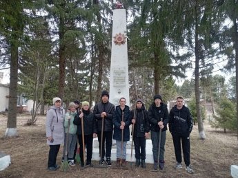 Акция "Чистый памятник"