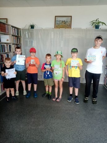 "Азбуку дорожную знать каждому положено"