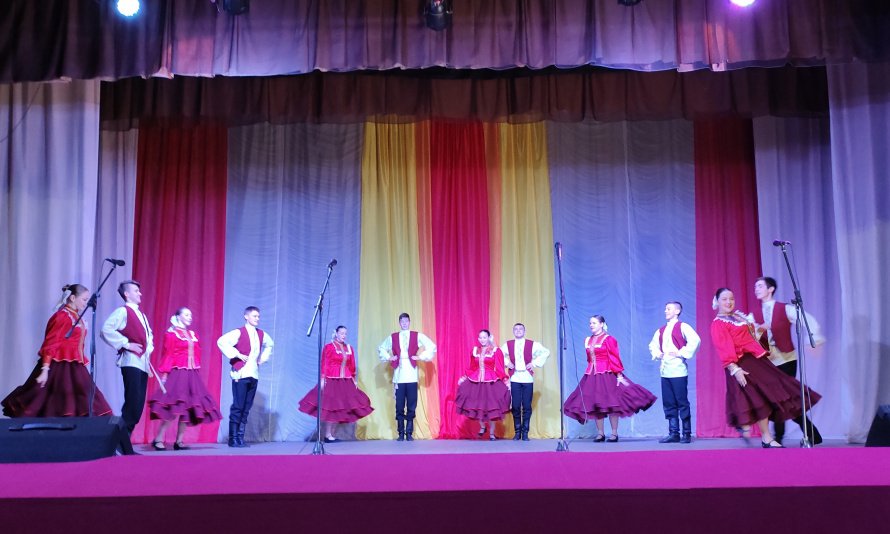 Концертная программа «Нам года – лишь мудрости ступенька»