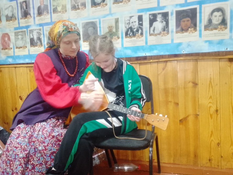 Мастер-класс «Народные наигрыши на балалайке»