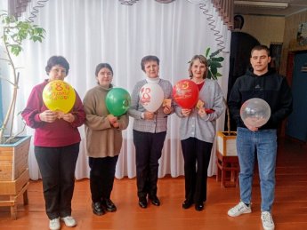 Акция-поздравление «Чудесный день - 8 марта!»