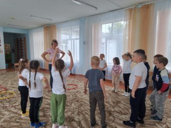 Игровая программа «Мы растём здоровыми, смелыми, весёлыми», посвящённая Дню физкультурника