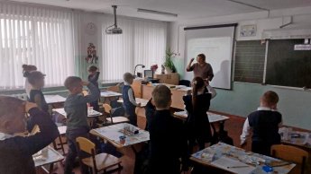 Познавательный час «Недаром помнит вся Россия»