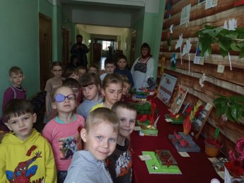 Открытие детской выставки декоративно-прикладного творчества «Мы –наследники Победы!»