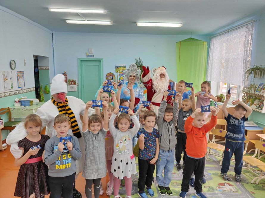 Праздничная программа «В гостях у Дедушки Мороза»