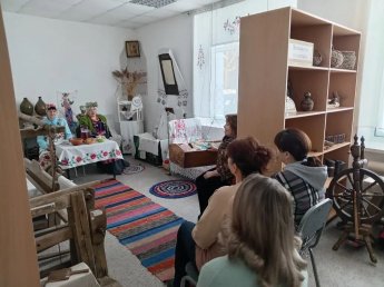 Фольклорные посиделки "Зимней праздничной порою"