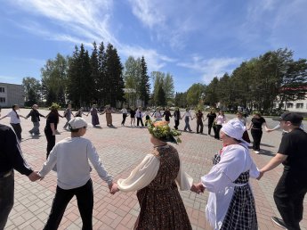 Народное гулянье «Семик гуляем – лето зазываем»