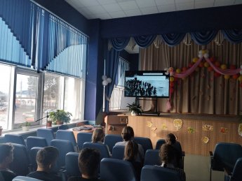 Информационный час «Долой монархию!»