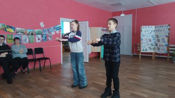 Спортивно-игровая программа "Раз, два - и в дамки"