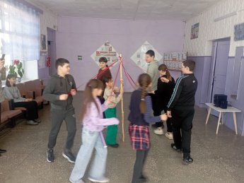 Развлекательная программа "Веселы привалы, где казаки запевалы"