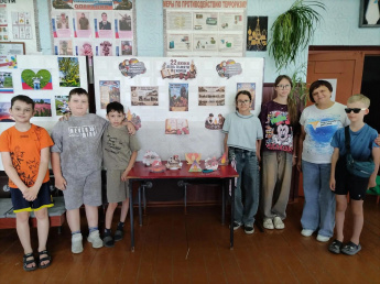 Торжественная церемония возложения цветов к памятнику в Рагозинском ДЦ