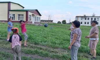 Спортивно-игровая программа "Забавы на свежем воздухе"