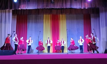 Концертная программа «Нам года – лишь мудрости ступенька»